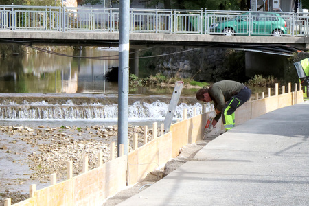 OBNOVA OGRAJE PRI NOVI BRVI ČEZ CERKNIŠČICO 03 FOTO LJUBO VUKELIČ